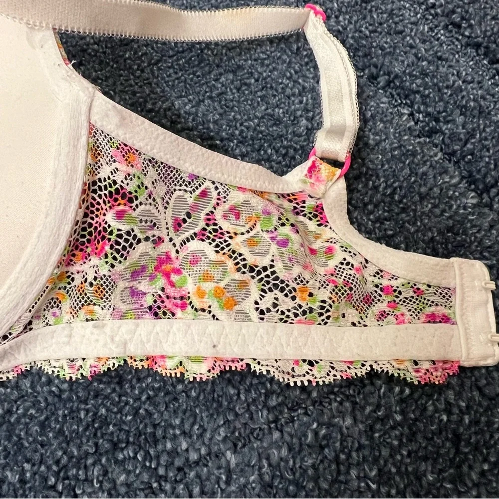 Victoria’s Secret bra - Picture 6 of 9